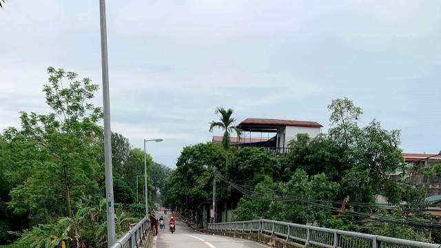 Người dân thị xã Sơn Tây ở nhà chống dịch, đường phố vắng vẻ lạ thường