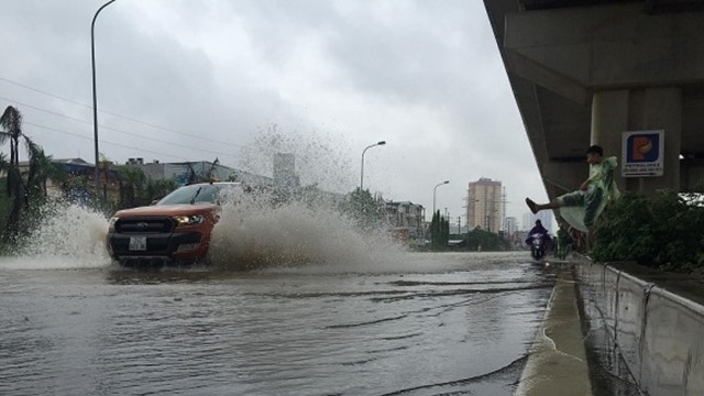 [Văn hóa giao thông] Đừng “rẽ sóng” để tát nước vào nhau