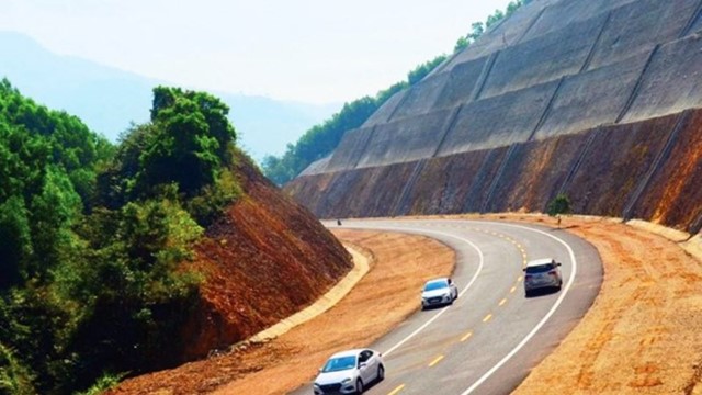 Vì sao nhiều gói thầu cao tốc Bắc - Nam bị chậm tiến độ?