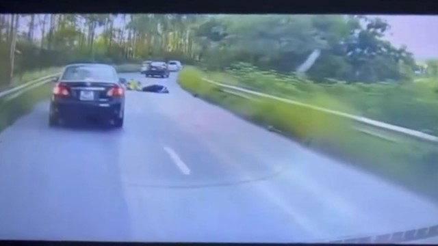 Ô tô Vios gây tai nạn rồi bỏ chạy