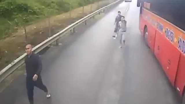 3 người đàn ông hành hung tài xế xe tải bị triệu tập