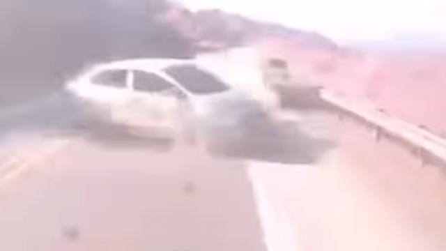 Ô tô lấn làn gây tai nạn liên hoàn trên cao tốc Nội Bài - Lào Cai