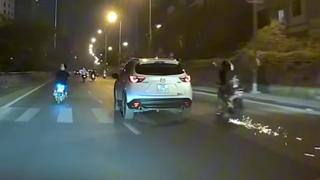 Nhóm thanh niên lạng lách, đánh võng trên đường