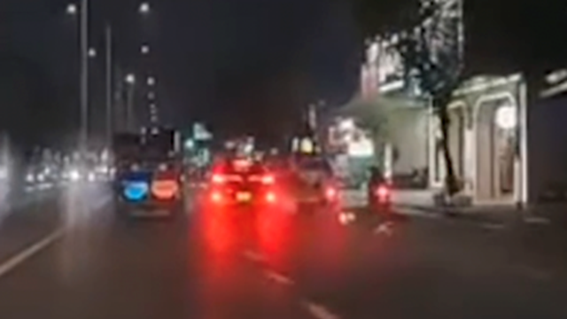 Ô tô phóng nhanh, lạng lách đánh võng gây tai nạn