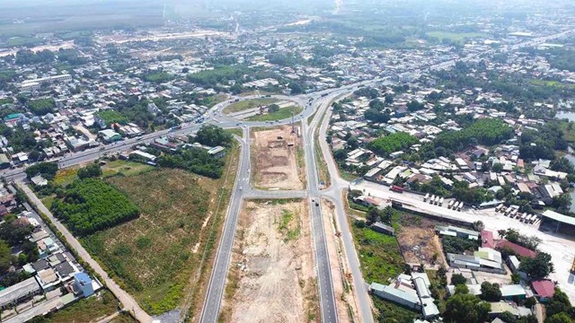 Khai thác tạm một số đoạn cao tốc Bến Lức - Long Thành qua 2 tỉnh và TP Hồ Chí Minh dịp nghỉ lễ 30/4