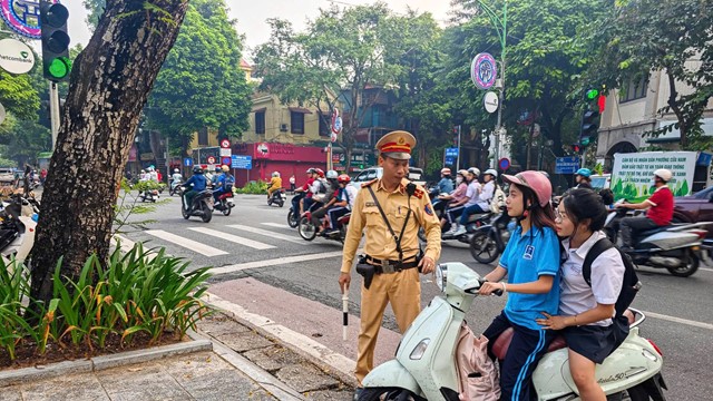 Gửi danh sách hàng nghìn học sinh vi phạm giao thông về nhà trường 