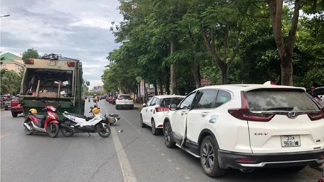 Mở cửa xe ô tô gây tai nạn sẽ xử phạt như thế nào?