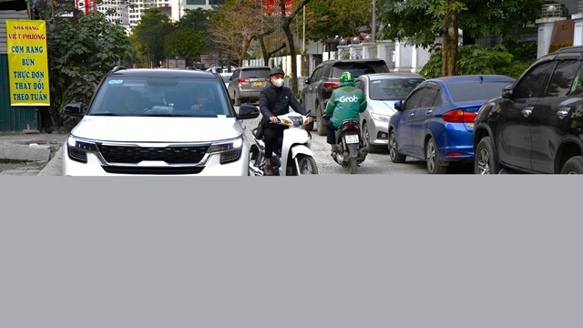 Mặt đường xấu ảnh hưởng thế nào đến độ bền của ô tô?