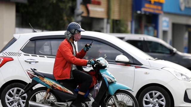 Mức phạt lỗi sử dụng điện thoại khi lái xe