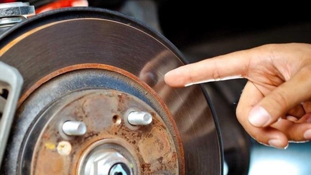 Những tác hại khôn lường khi phanh xe ô tô phát ra tiếng “ken két“