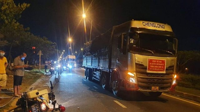 Tai nạn giao thông mới nhất hôm nay 2/7: Tai nạn liên hoàn khiến người đàn ông tử vong tại chỗ, quốc lộ 1A ùn tắc