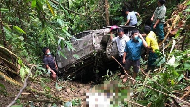 Tai nạn giao thông mới nhất hôm nay (19/7): Ô tô lao xuống vực sâu, 2 người tử vong tại chỗ