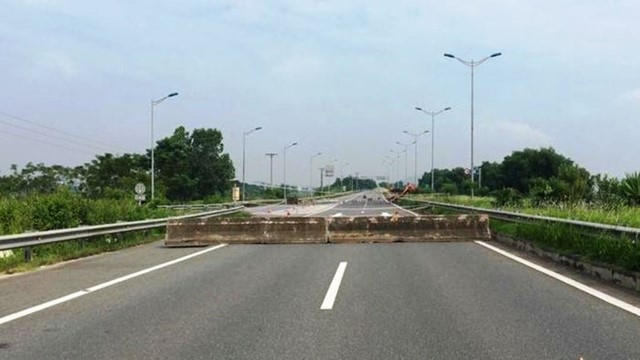 Xuất hiện hàng rào bê tông trên cao tốc Nội Bài – Lào Cai