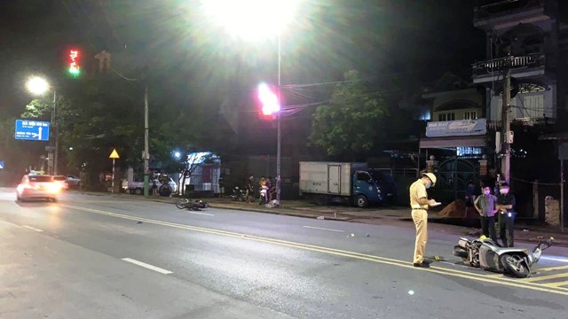 Tai nạn giao thông mới nhất hôm nay (4/8): Nam thanh niên phóng xe bạt mạng gây tai nạn khiến 4 người nhập viện