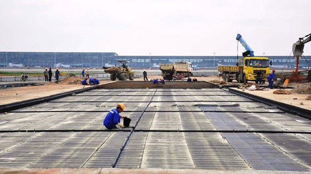 Dự án sửa đường băng sân bay Tân Sơn Nhất chính thức thi công trở lại