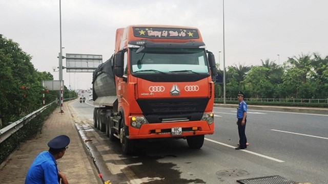 Chuyên gia nói gì về đề xuất tăng chế tài xử phạt với xe quá tải
