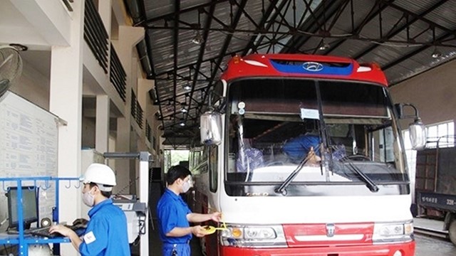 “Deadline” dí sát, vì sao nhiều chủ xe vẫn chưa chịu lắp đặt camera?