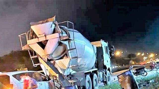 Tai nạn giao thông mới nhất hôm nay (13/11): Tài xế xe bồn bị xe du lịch tông tử vong
