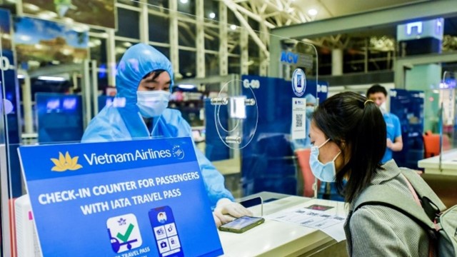 Omicron ảnh hưởng thế nào trước ngày “mở cửa bầu trời”?