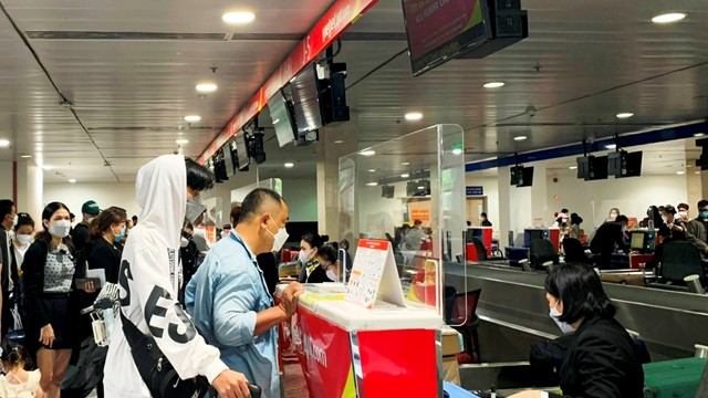 Dịch vụ ưu tiên làm thủ tục hàng không bị “tuýt còi”