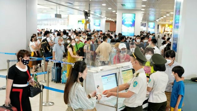 Hành khách của Bamboo Airways được thí điểm ứng dụng CCCD gắn chíp để xác thực tại Nội Bài