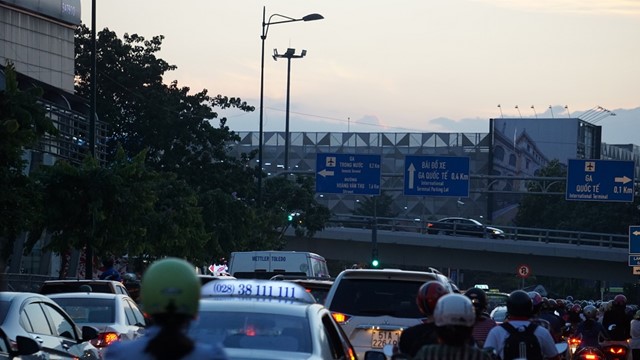 TP Hồ Chí Minh: Đề nghị các tỉnh phối hợp chấn chỉnh vi phạm kinh doanh vận tải hành khách khu vực sân bay Tân Sơn Nhất