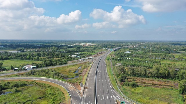 Cần mở thêm lối ra, vào cao tốc tại TP Hồ Chí Minh và các tỉnh phía Nam