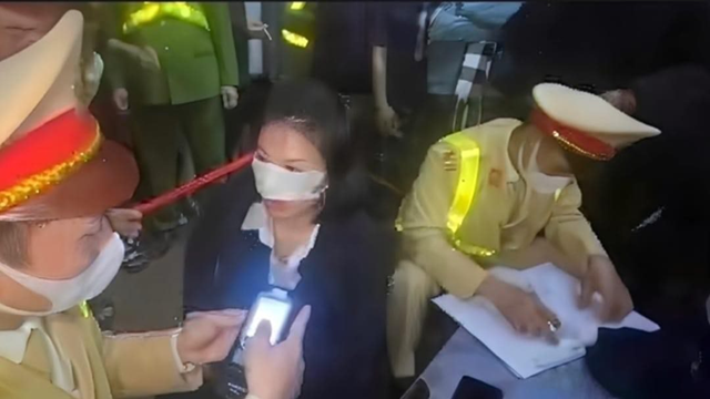 Nữ tài xế va chạm giao thông tại phố Trần Cung bị phạt 35 triệu đồng