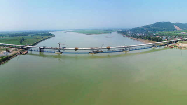 Hợp long cầu dài nhất cao tốc Bắc Nam