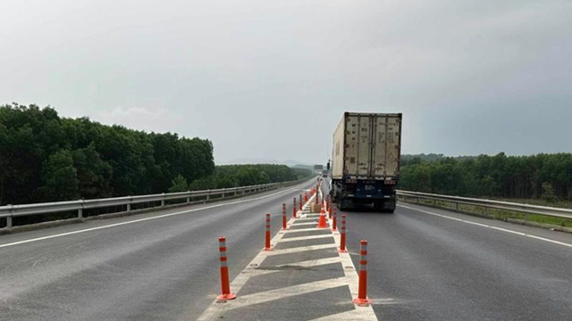 Đầu tư hơn 20 tỷ, cấp tập bổ sung hệ thống an toàn trên cao tốc Cam Lộ - La Sơn