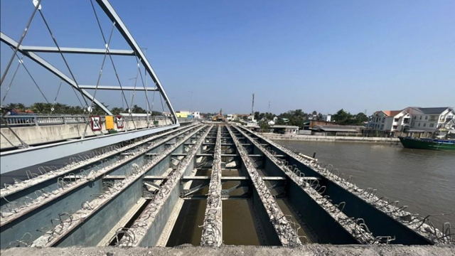 Vướng mặt bằng, dự án nâng tĩnh không các cầu ở ĐBSCL gặp khó