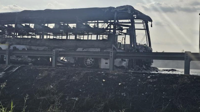 Cháy xe khách trên cao tốc Trung Lương - TP Hồ Chí Minh