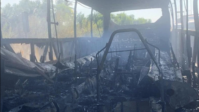 22 hành khách kịp thời thoát khỏi xe khách bốc cháy trên cao tốc