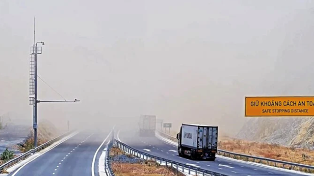 Yêu cầu giảm thiểu bụi để không ảnh hưởng đến cao tốc Nha Trang - Cam Lâm