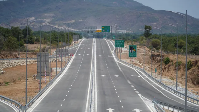 Hôm nay du khách không đi cao tốc Cam Lâm - Vĩnh Hảo