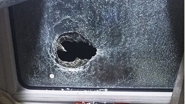 Không thể xem nhẹ hành vi ném đá lên tàu