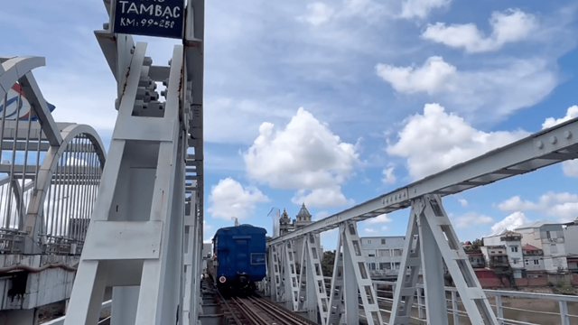 Thông tuyến đường sắt Hà Nội - Hải Phòng sau sự cố tàu thuỷ đâm thành cầu Quay