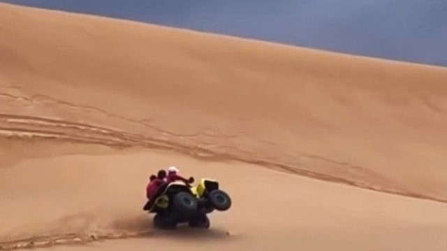 Bình Thuận: Cho nghỉ việc người lái xe địa hình chở du khách nghiêng 2 bánh