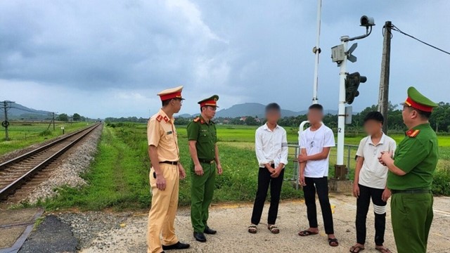 Hà Tĩnh: xác định 3 học sinh ném đá vỡ kính tàu Bắc - Nam