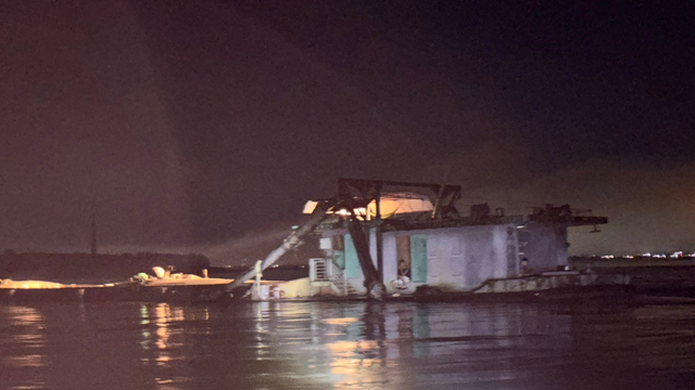 Hà Nội: bắt giữ ổ nhóm “cát tặc” trên sông Hồng