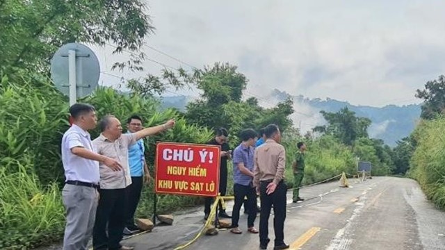 Đắk Nông: sạt lở trên tuyến đường thuỷ điện Đồng Nai 4