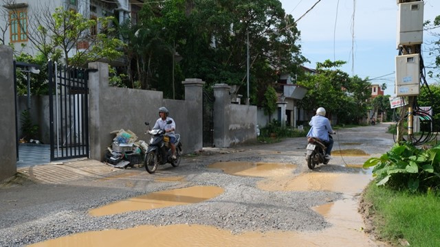 Vĩnh Phúc: chằng chịt “ổ trâu, ổ gà” trên đường tuyến đường Quang Trung