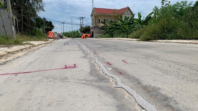 Thanh Hóa: đường đê hàng chục tỷ đồng vừa làm xong đã nứt toác