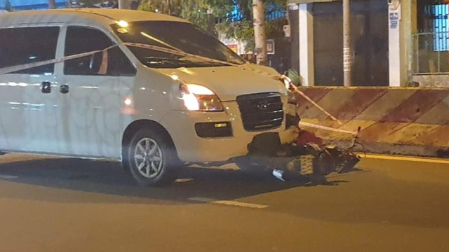 Xe máy đi ngược chiều va chạm ô tô, một người đàn ông tử vong