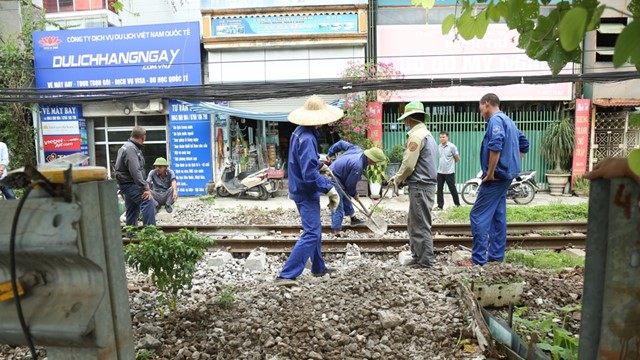 Liên tục xảy ra tai nạn đường sắt, huyện Thanh Trì đóng lối đi tự mở