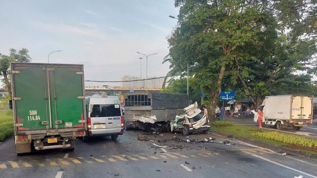 Tai nạn liên hoàn trên đường Nguyễn Văn Linh khiến 2 người tử vong tại chỗ