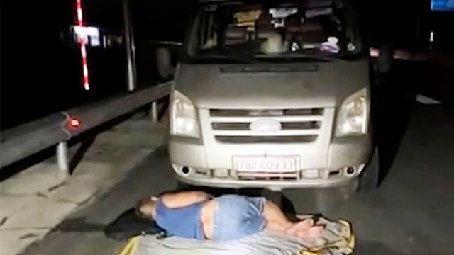 Phạt 22 triệu đồng tài xế không bằng lái, dừng xe ngủ trên cao tốc