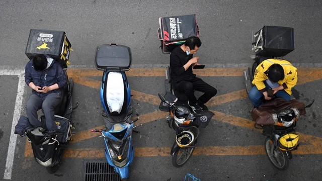 Trung Quốc: tài xế giao đồ ăn chật vật giữa thị trường khốc liệt