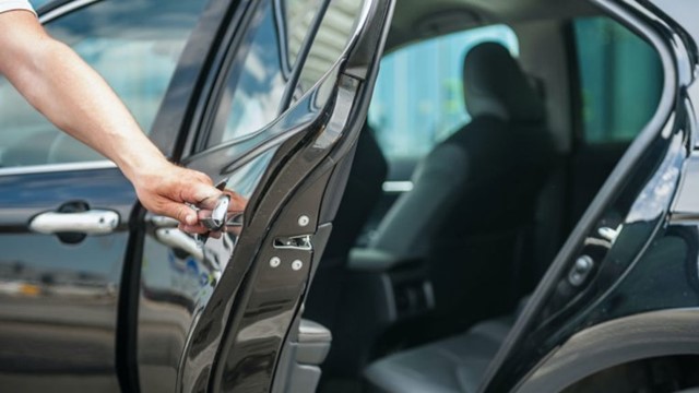 Quy định mới khi mở cửa ô tô từ ngày 1/1/2025
