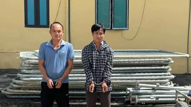 Bắt đối tượng trộm rào chắn cao tốc Bắc - Nam mang bán phế liệu